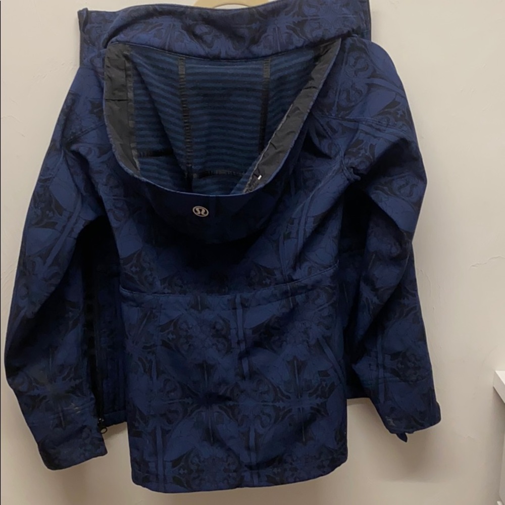 Lululemon Flowered Navy Patterned Jacket - image 3